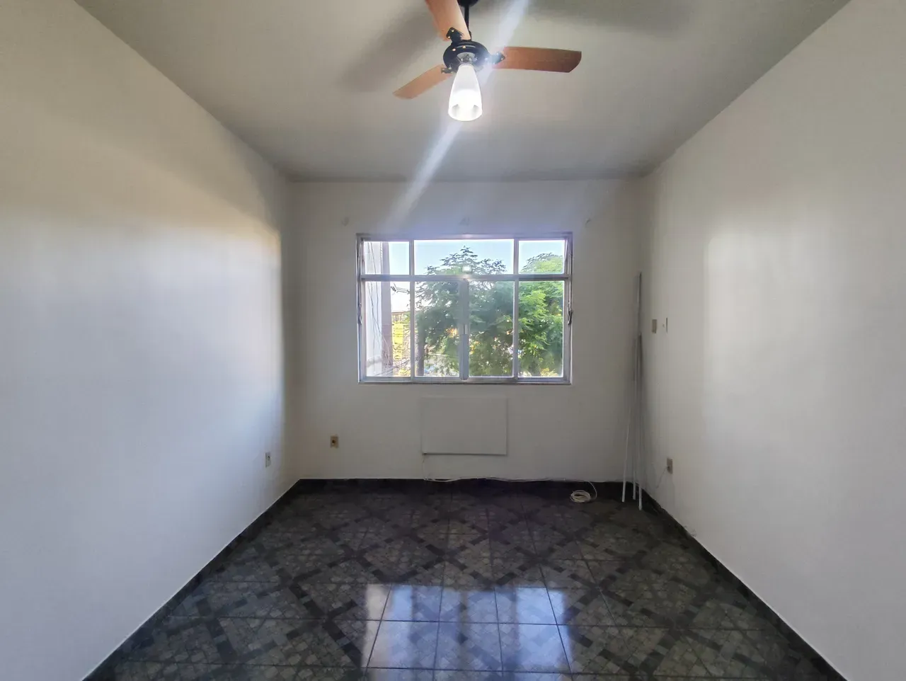 Unfurnished apartment with 2 bedrooms and a washing machine — photo 16