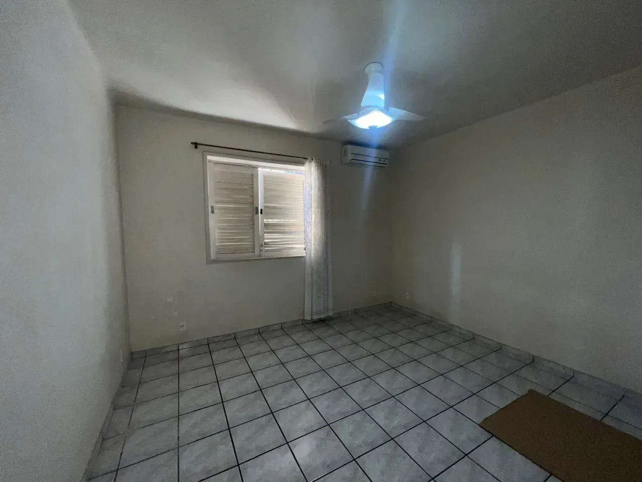 Casa com 4 quartos e cozinha fechada com armários — photo 4