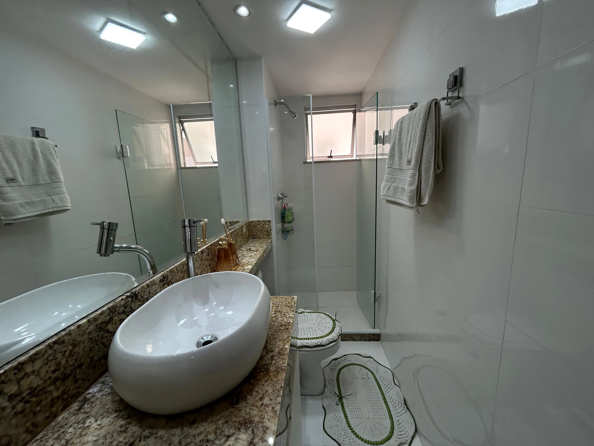 2-bedroom apartment with a mountain view in Rio de Janeiro — photo 45