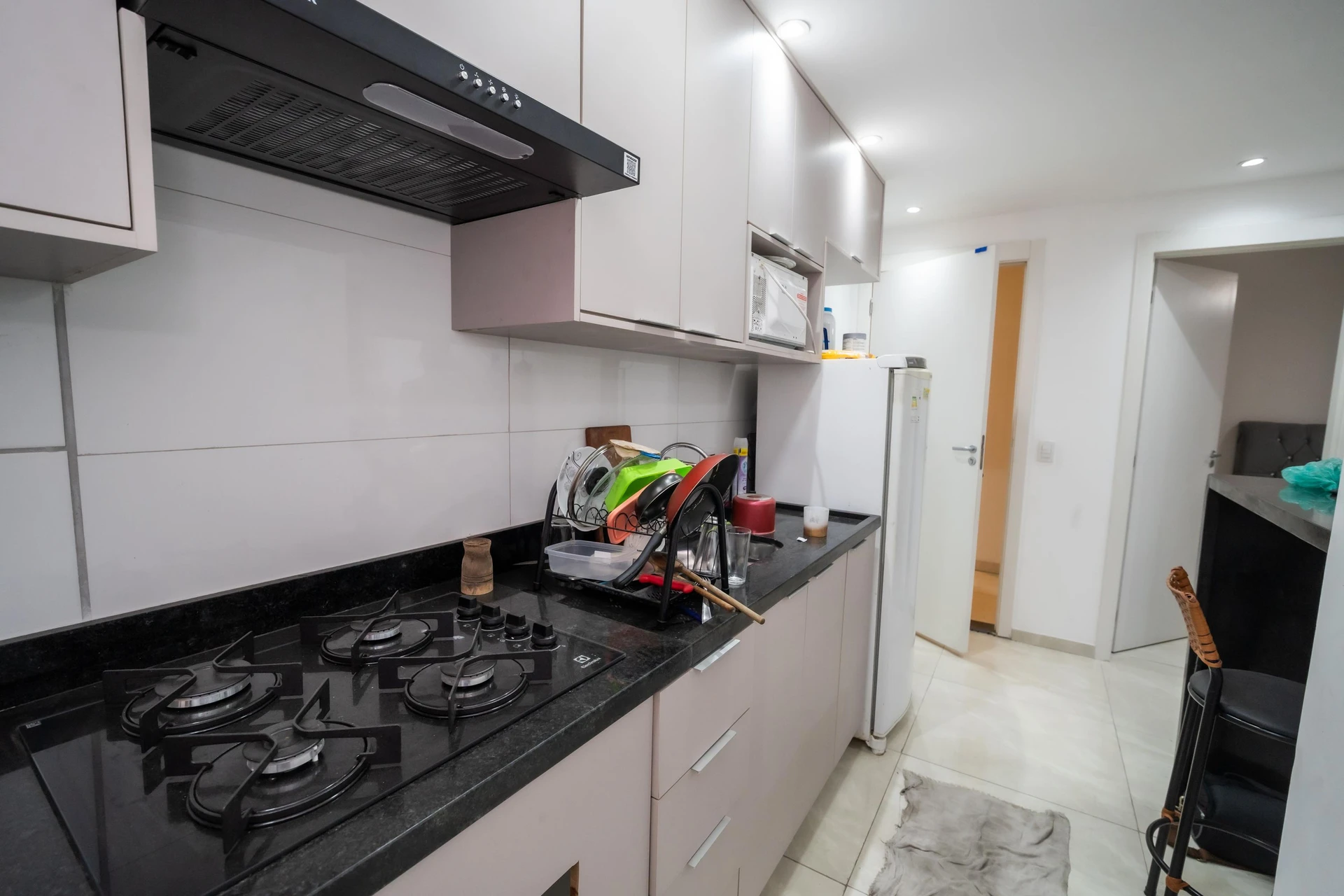 2-bedroom apartment in a building with a gym — photo 25