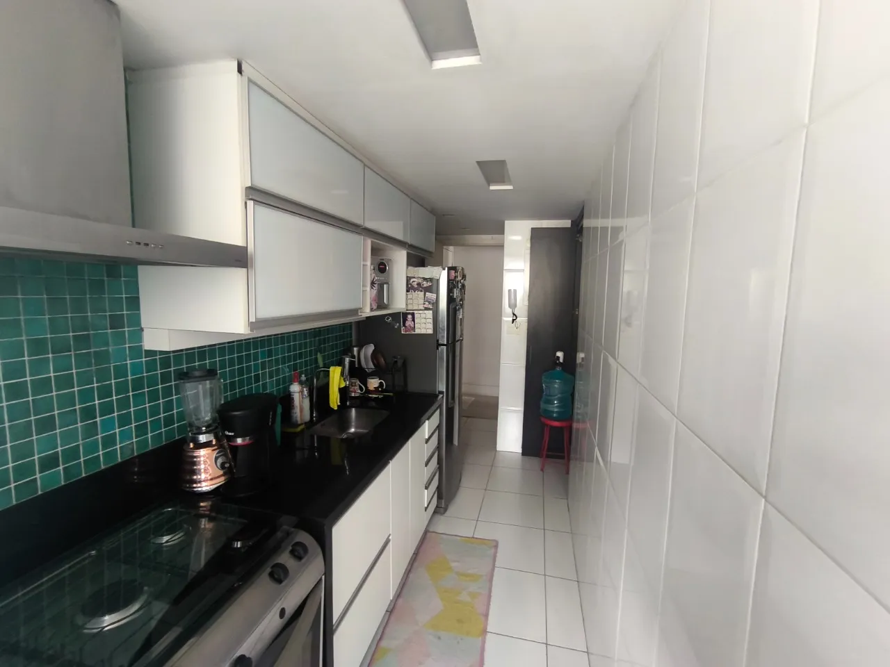 Furnished 3-bedroom apartment with an open kitchen — photo 26
