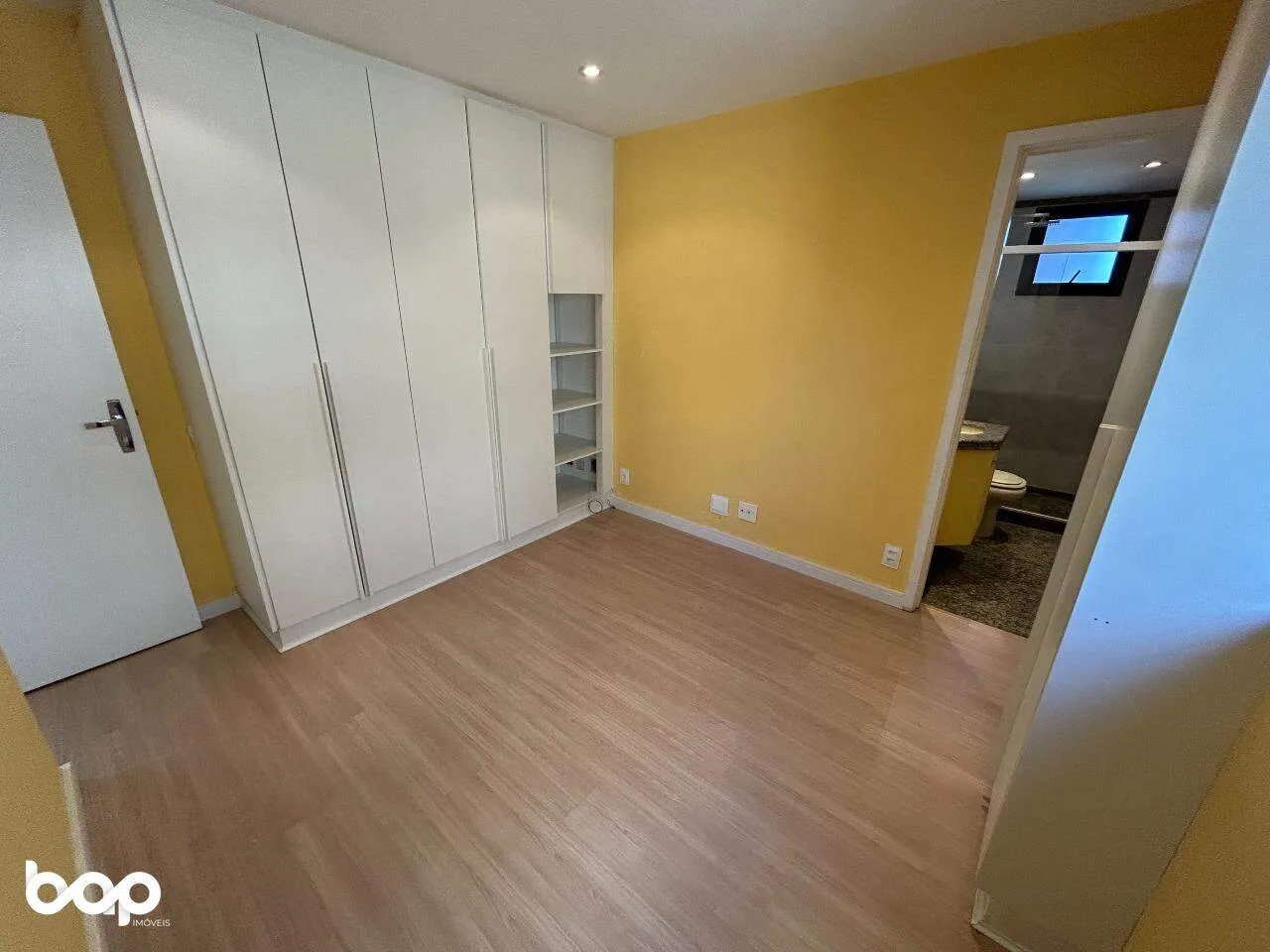 89 m² apartment with a bathtub and a water view — photo 12