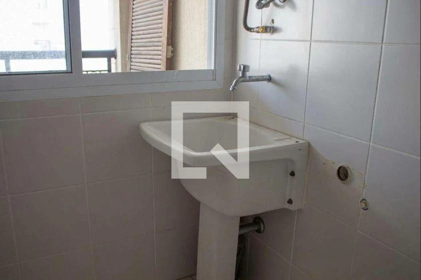 Glass-enclosed balcony in a 2-bedroom apartment, 69 m² — photo 31