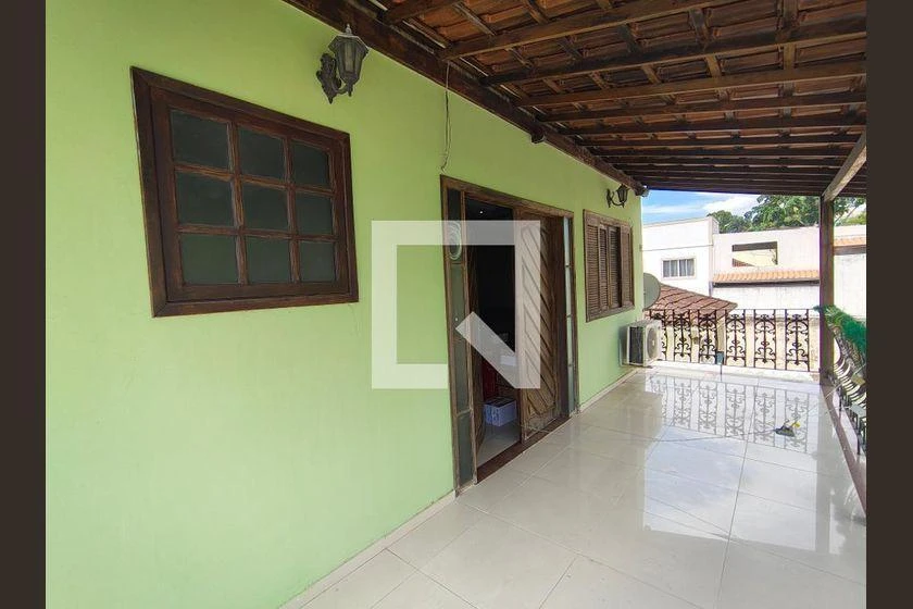 Furnished house with 5 bedrooms and 631 m² — photo 45