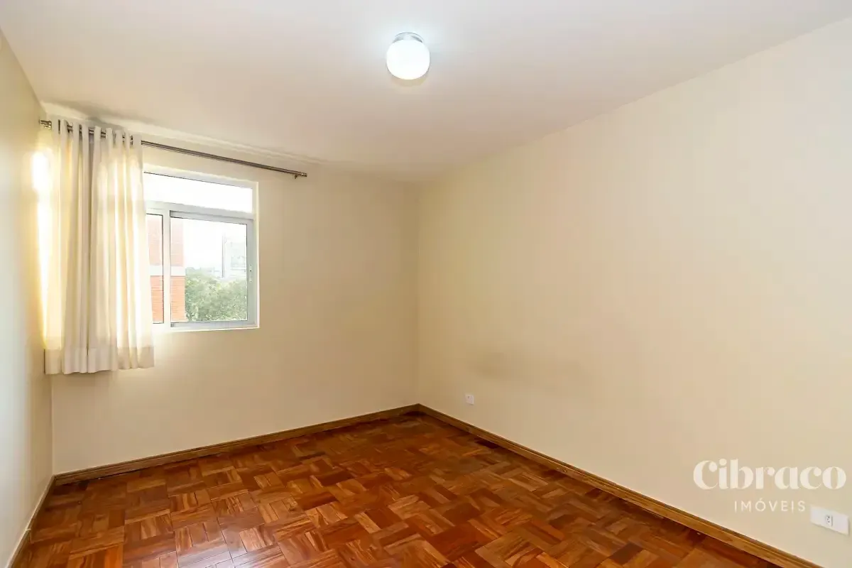 Apartamento de aluguel com 2 quartos e piso de madeira — photo 24