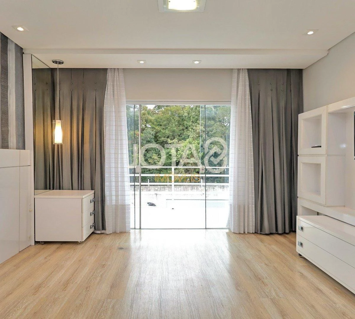 House with 3 en-suites, 400 m², plus a home office desk — photo 4