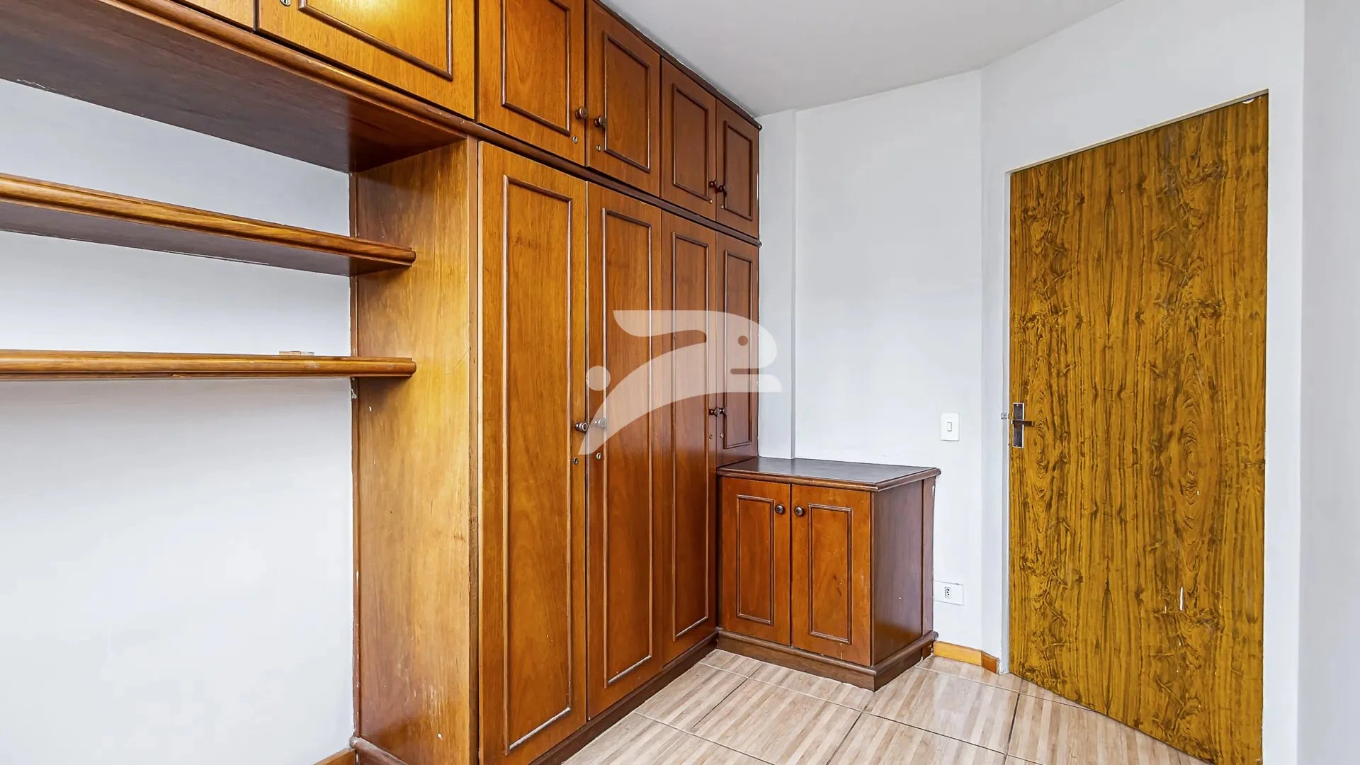 Apartamento de 2 quartos com 56 m² e cozinha separada — photo 17