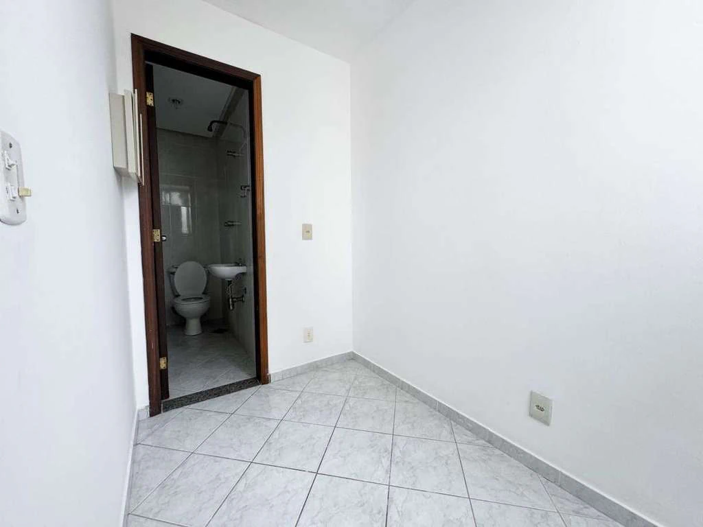 Top-floor apartment with 3 en-suites and 4 baths — photo 23