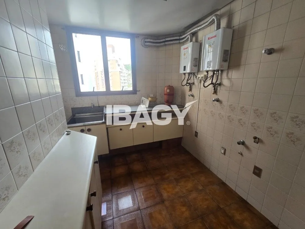Furnished 512 m² apartment with a enclosed balcony — photo 11