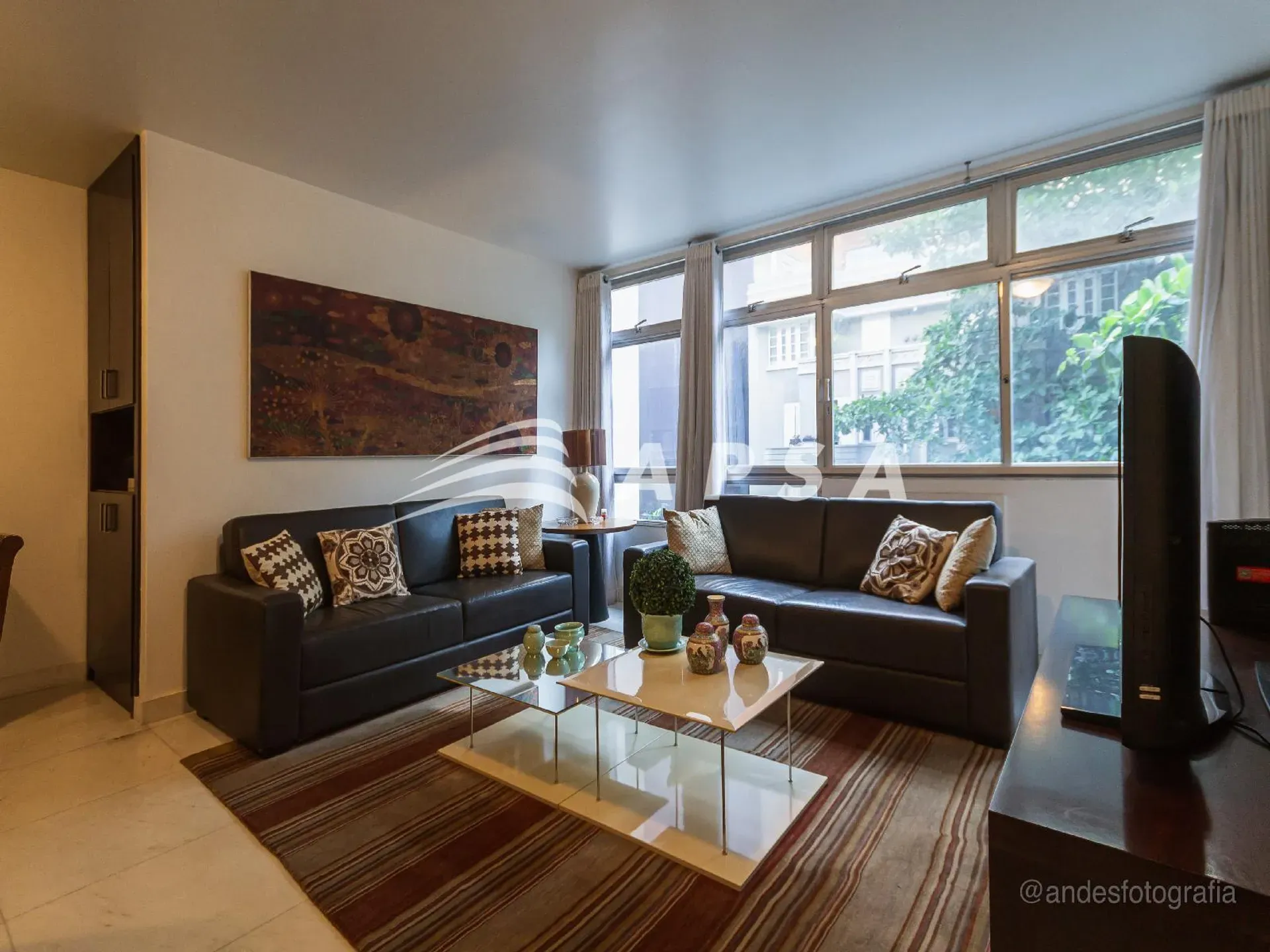 Apartamento mobiliado de 129 m² com 3 quartos e 2 banheiros