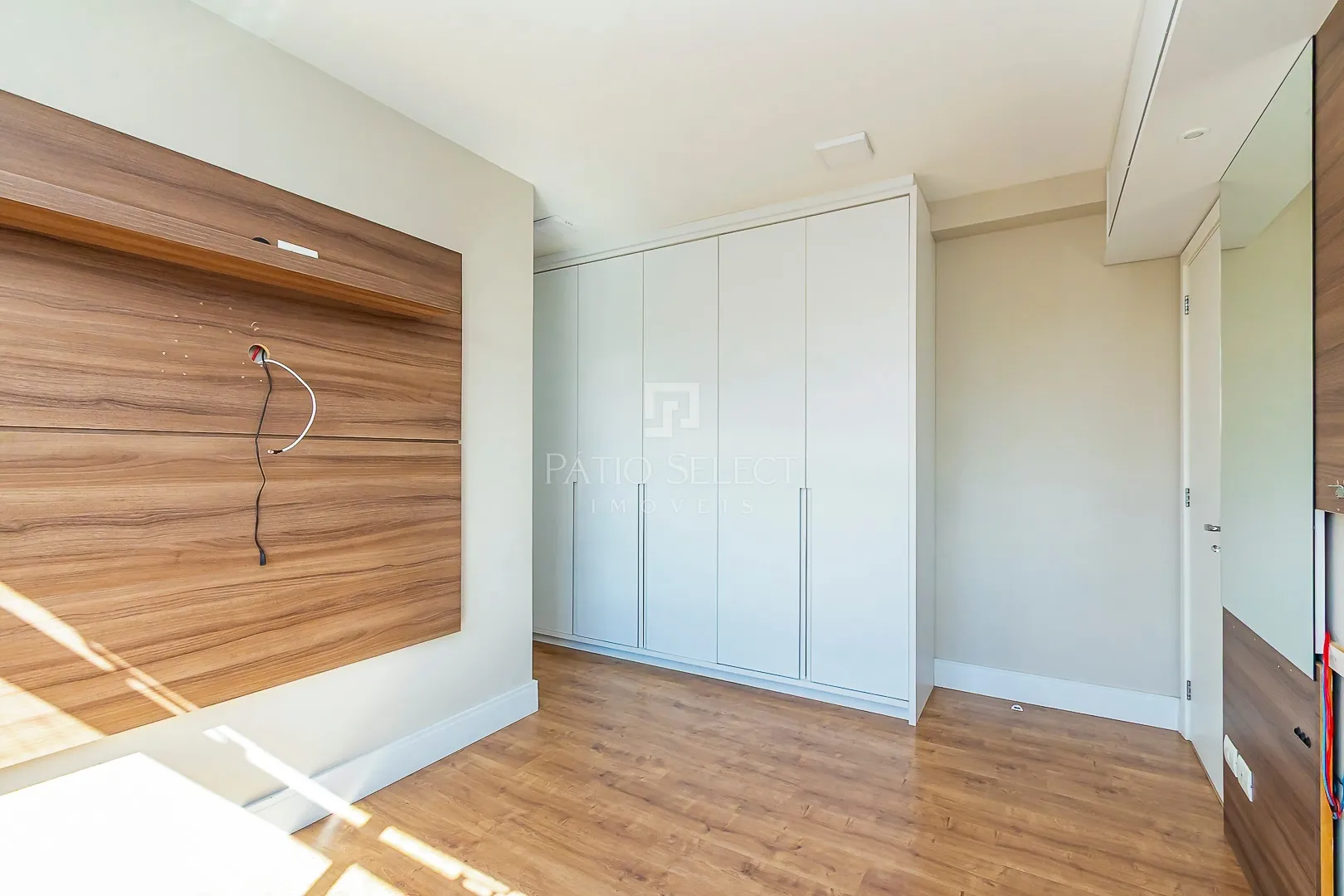 Apartment on the 8th floor with a glass-enclosed balcony — photo 62