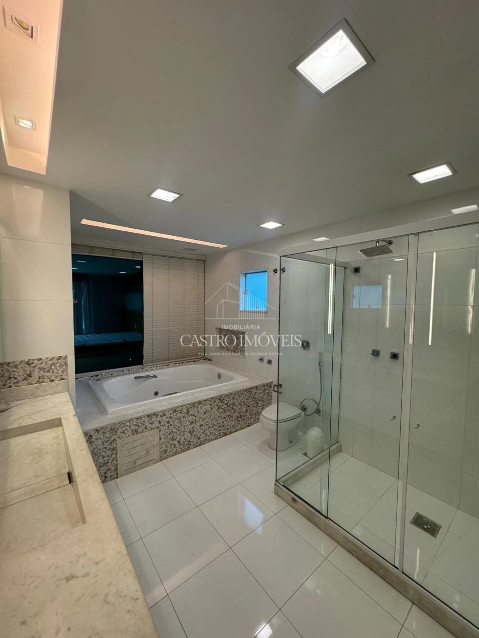 Furnished 715 m² house with 5 en-suites and 4 parking — photo 30