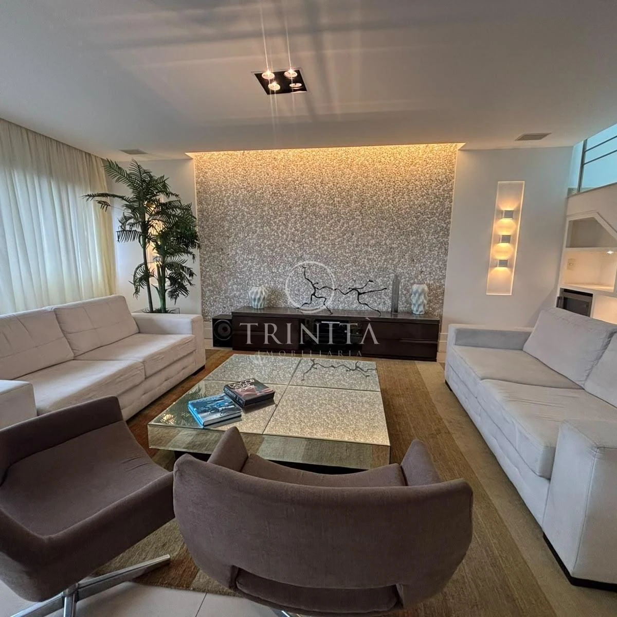 Furnished apartment with 4 en-suite bedrooms and balcony — photo 26