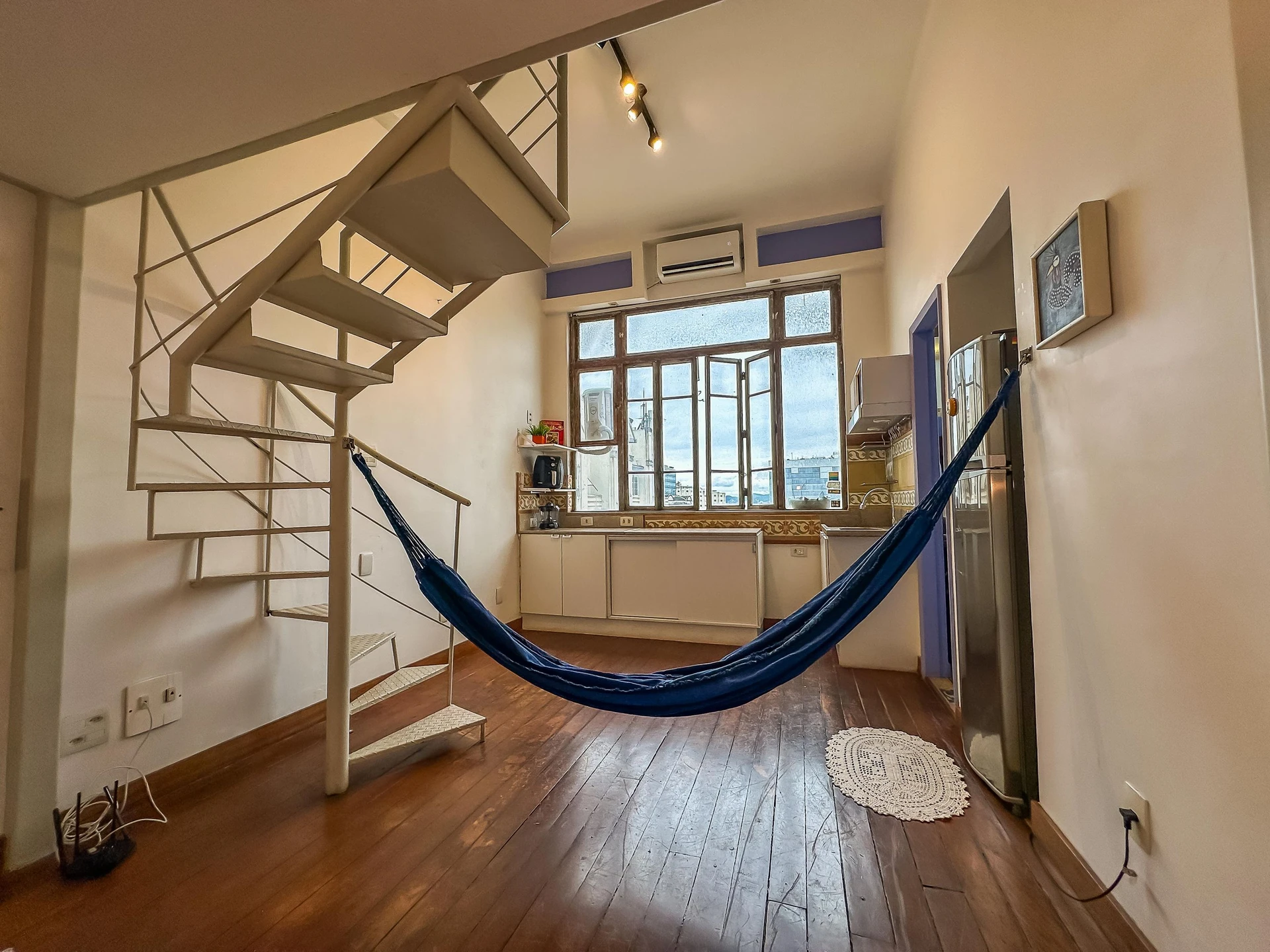 Furnished studio, 30 m², with floor-to-ceiling windows — photo 13
