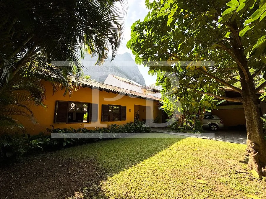 Casa com 4 dormitórios e varanda com churrasqueira — photo 9