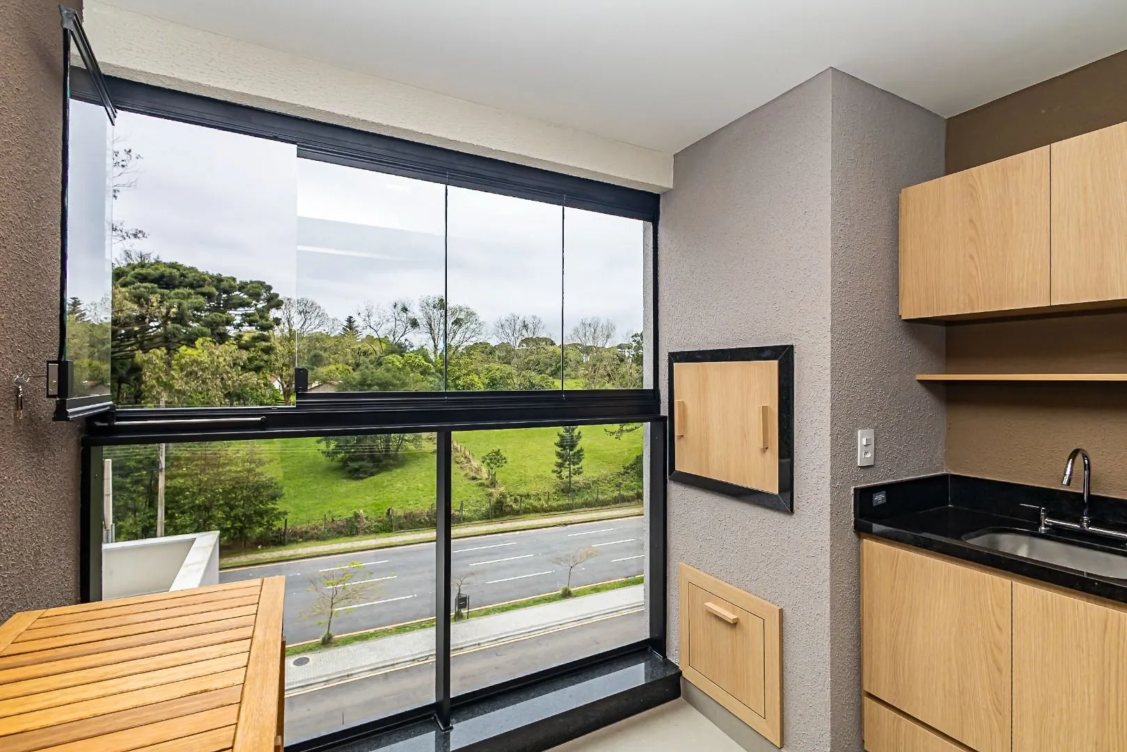 Furnished apartment, 78 m², with a glass-enclosed balcony — photo 30