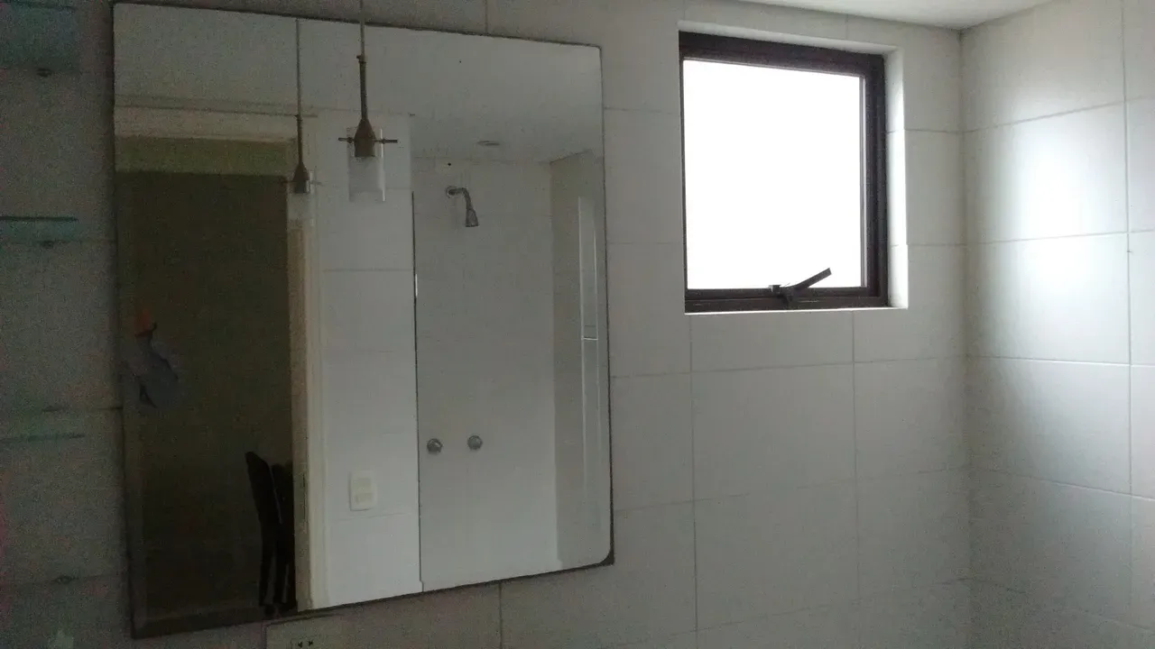 One-bedroom apartment in a building with a gym — photo 3