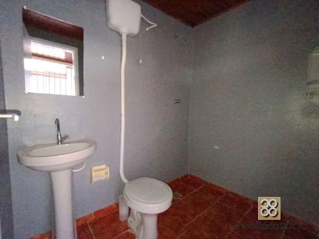 One-bedroom house with wood or laminate floors in Curitiba — photo 7