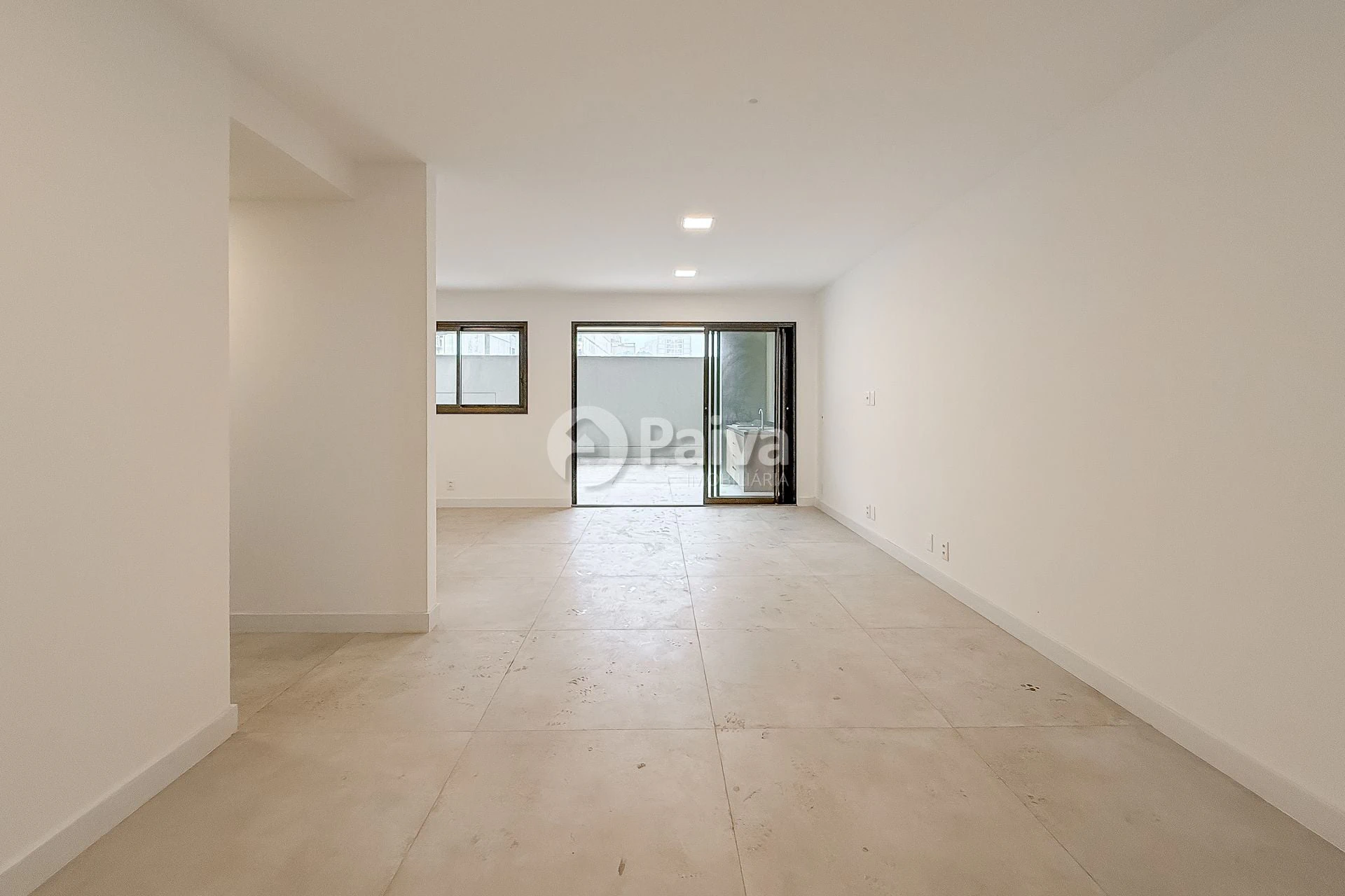 3-bedroom apartment with a grill on the balcony — photo 3