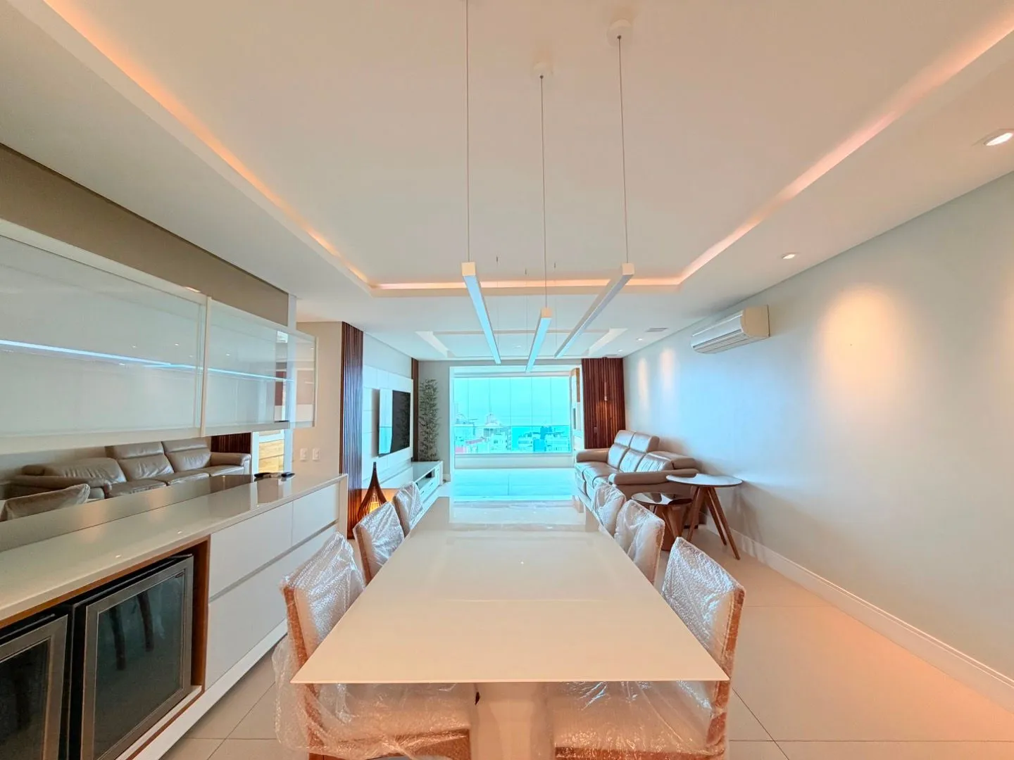 140 m² apartment with 3 bedrooms and a closed balcony