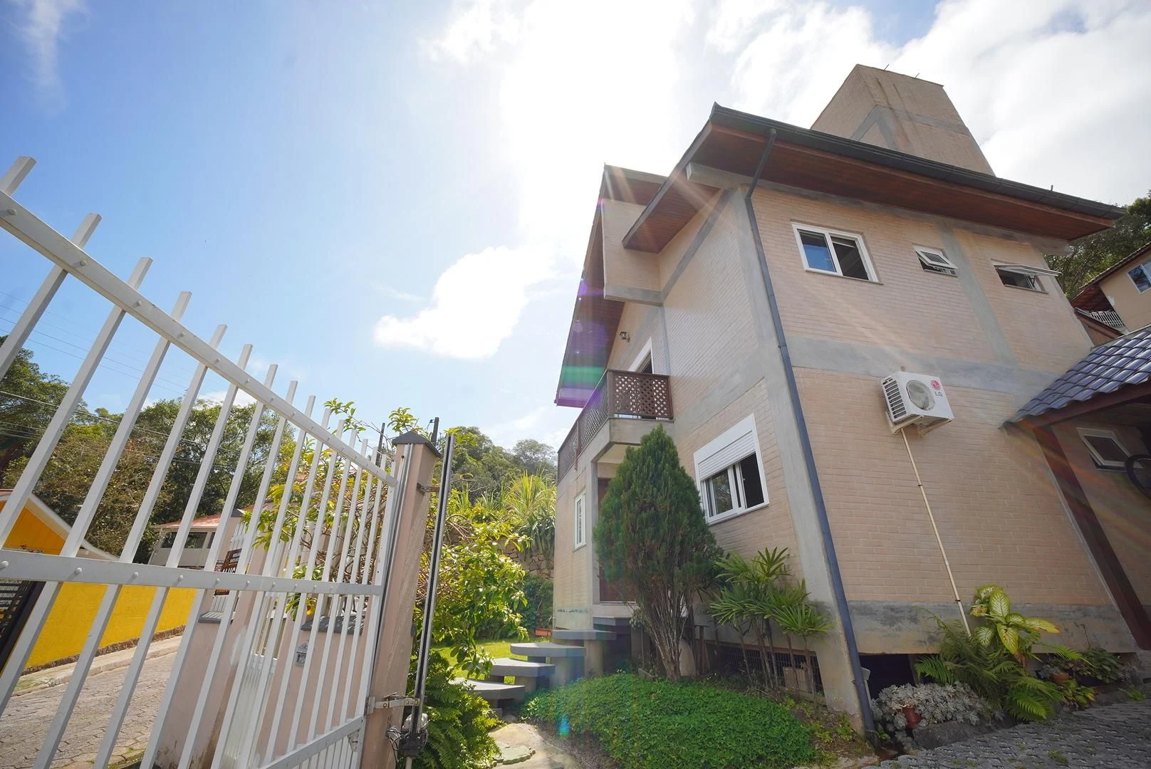 House with 2 bedrooms, 2 bathrooms and private garden — photo 33