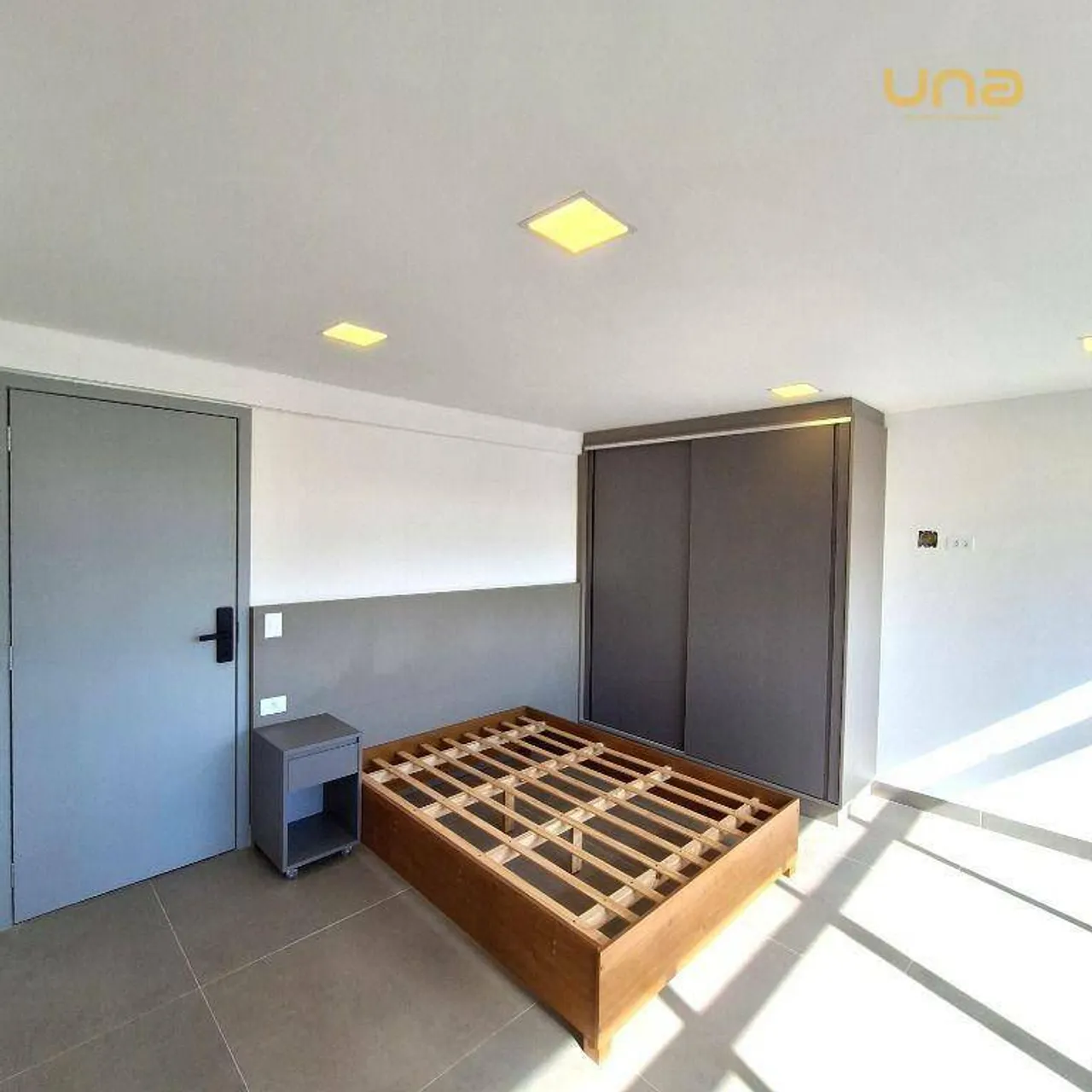 34 m² studio with 1 bedroom and a compact kitchenette — photo 3