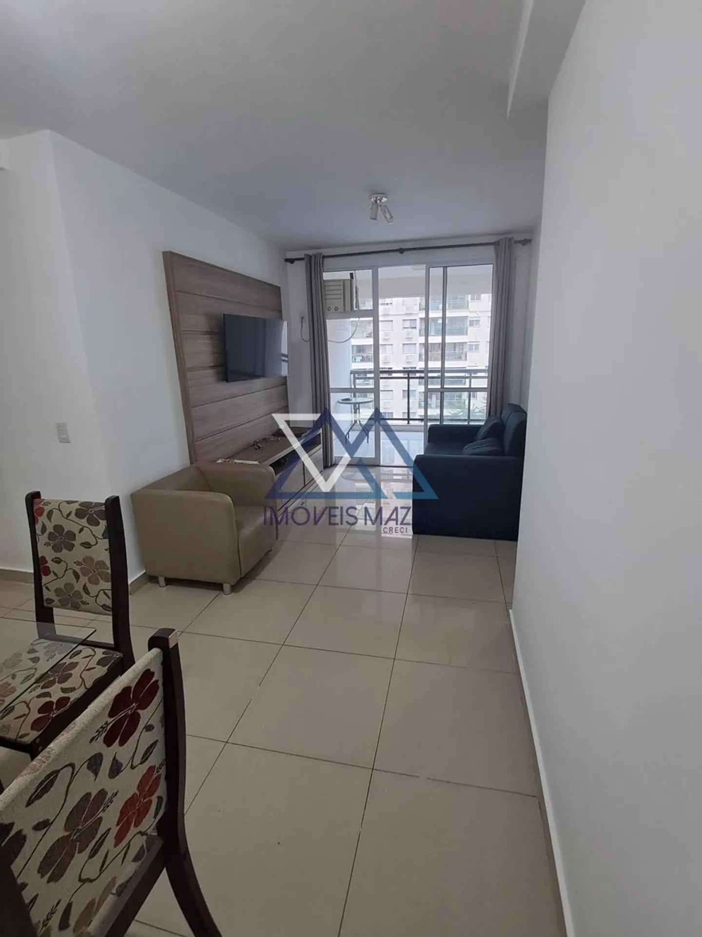 Квартира 70 м² с застеклённым балконом и камином — photo 25
