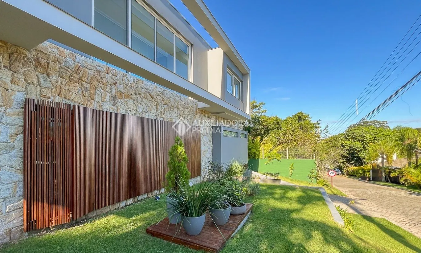 Furnished 431 m² house with 4 bedrooms and 6 bathrooms — photo 10