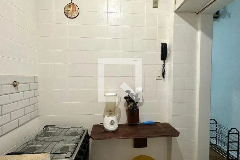 Apartamento de 2 quartos com piso de madeira ou laminado — photo 11