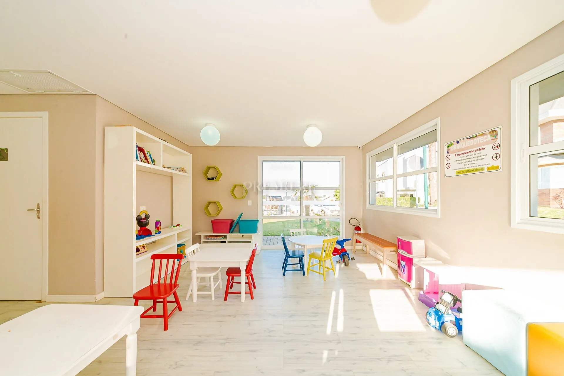 4-bedroom house with a home office in Curitiba — photo 33