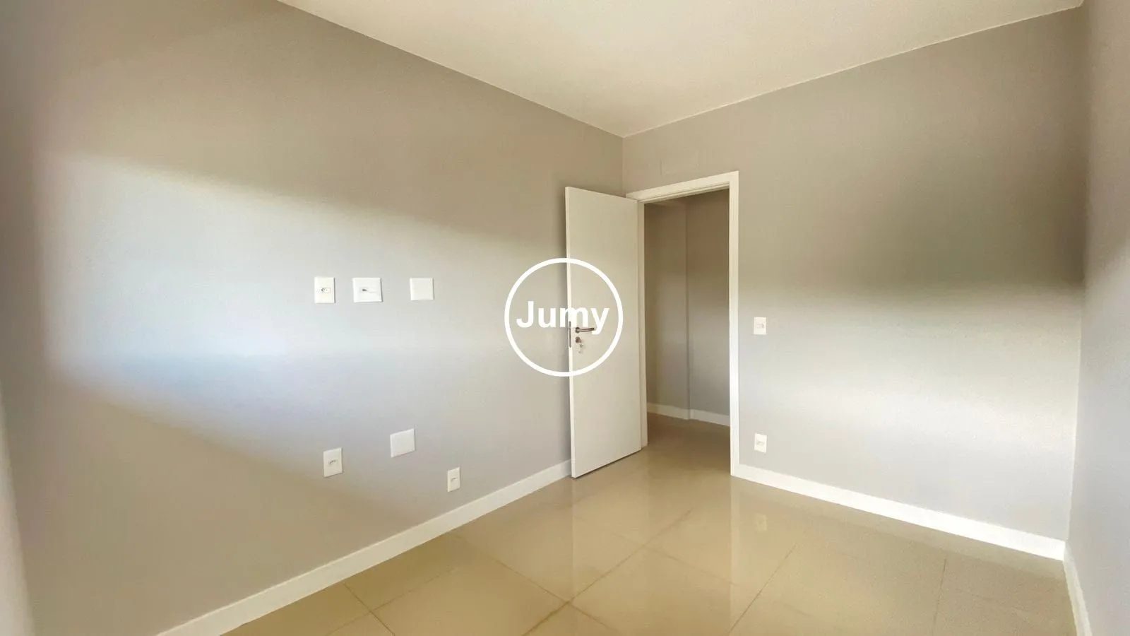 Apartamento de 2 quartos em condomínio com piscina — photo 13