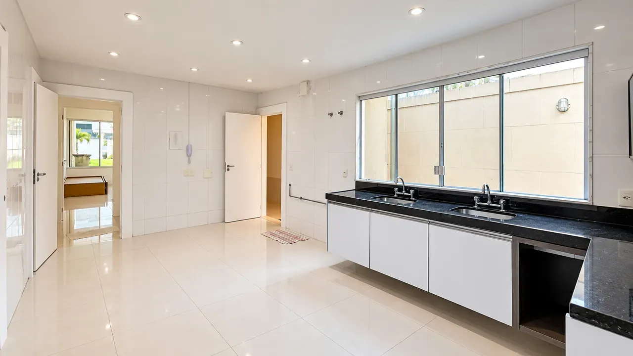Casa com janelas do piso ao teto, Barra da Tijuca — photo 24