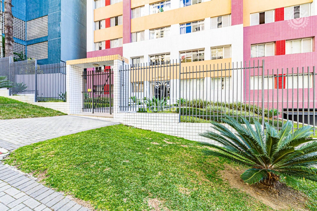 3-bedroom apartment with a home office in Curitiba — photo 21