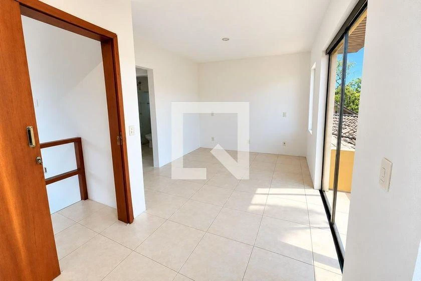 Casa de 2 dormitorios con balcón gourmet en Florianópolis — photo 23