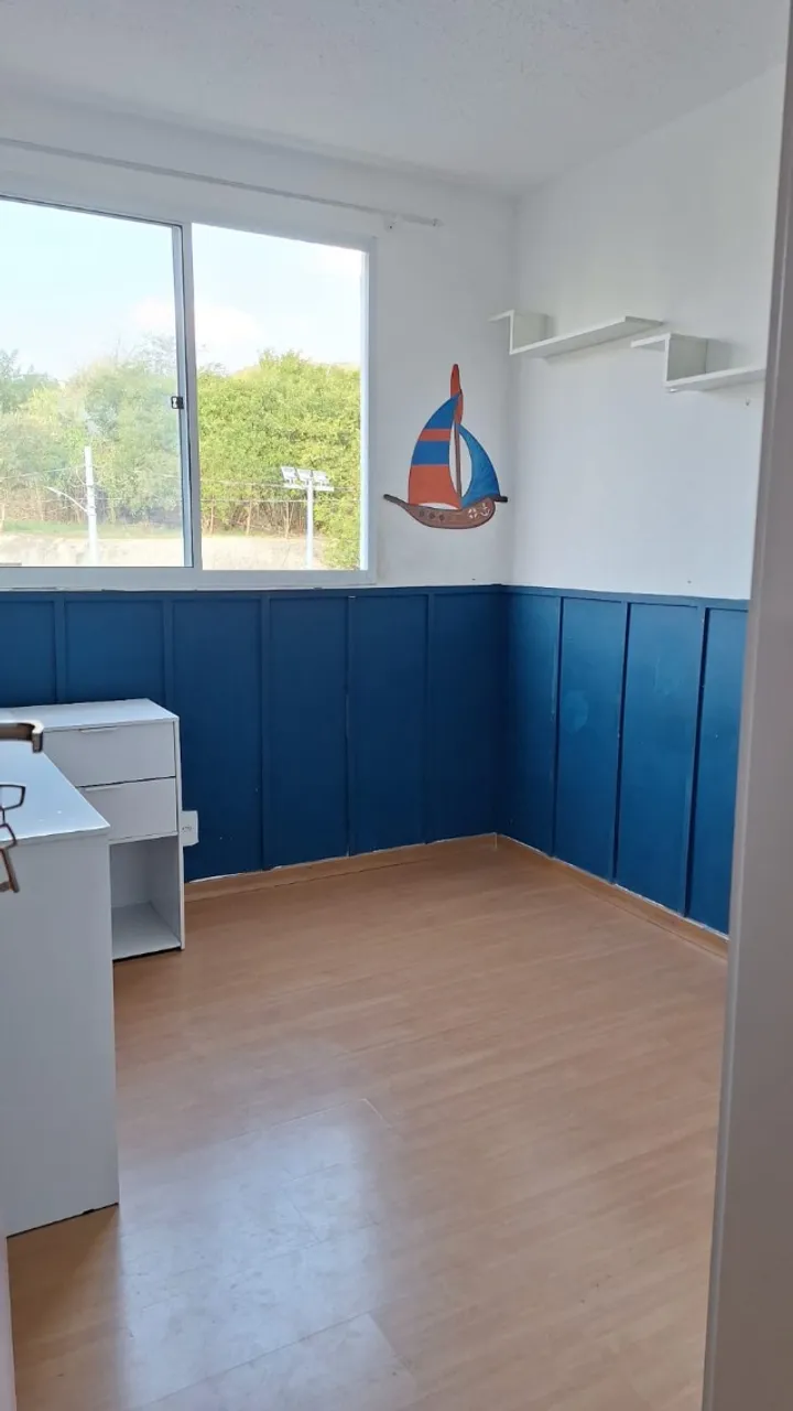 2-bedroom apartment with wood floors in the living room — photo 4