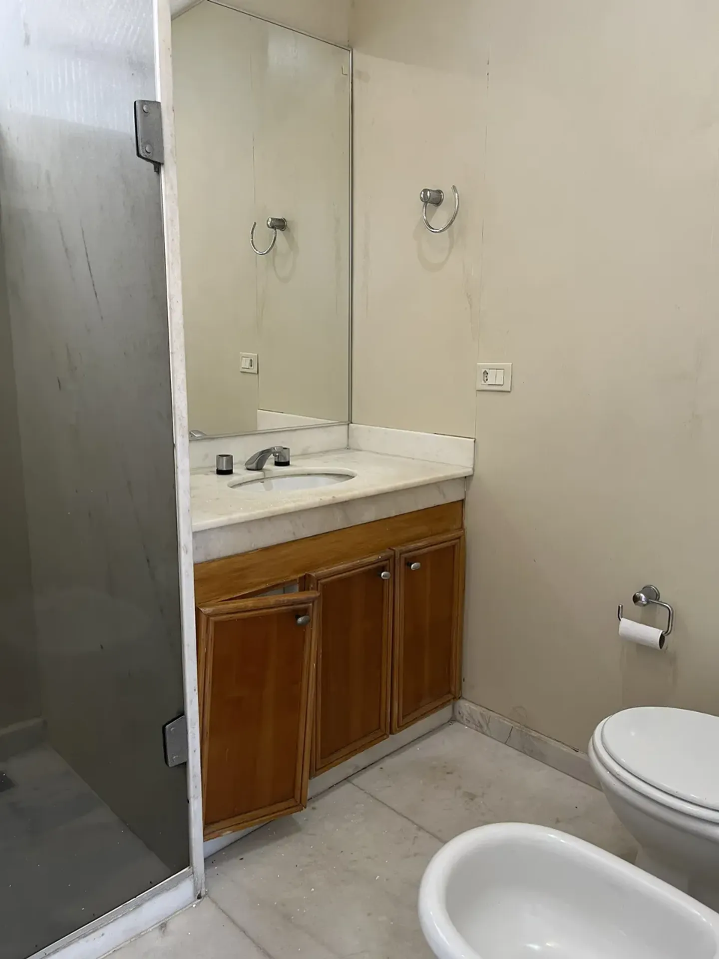Wood or laminate floors in a 2-bedroom apartment, 80 m² — photo 8