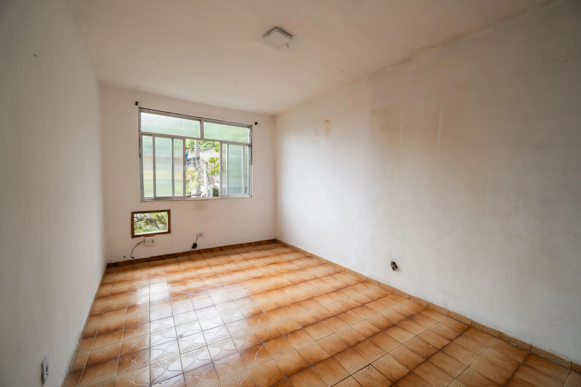 Unfurnished house with 2 bedrooms, yard and balcony — photo 6