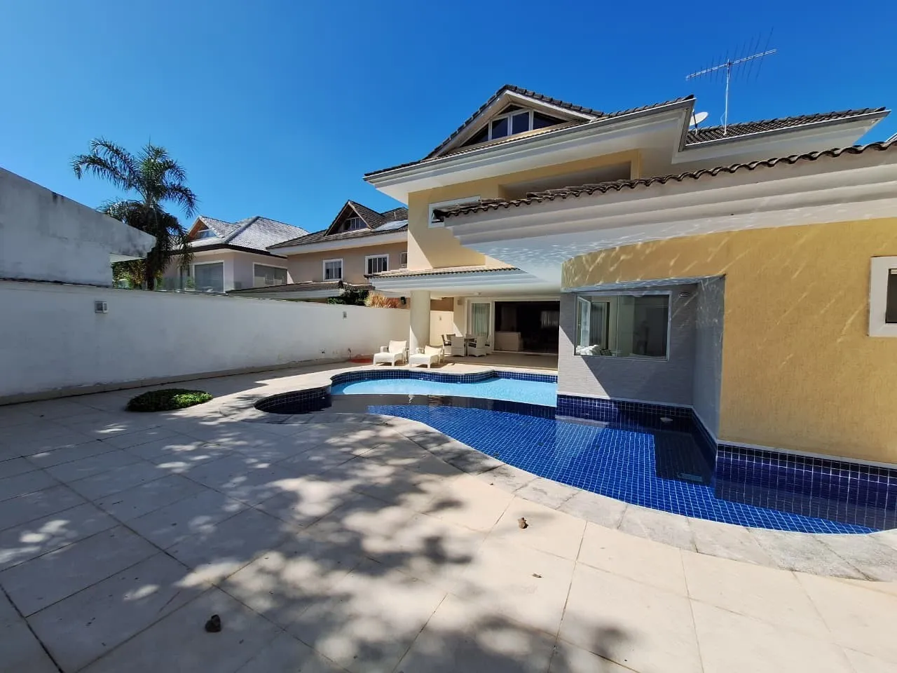 Furnished house with 4 bedrooms and 5 bathrooms — photo 20
