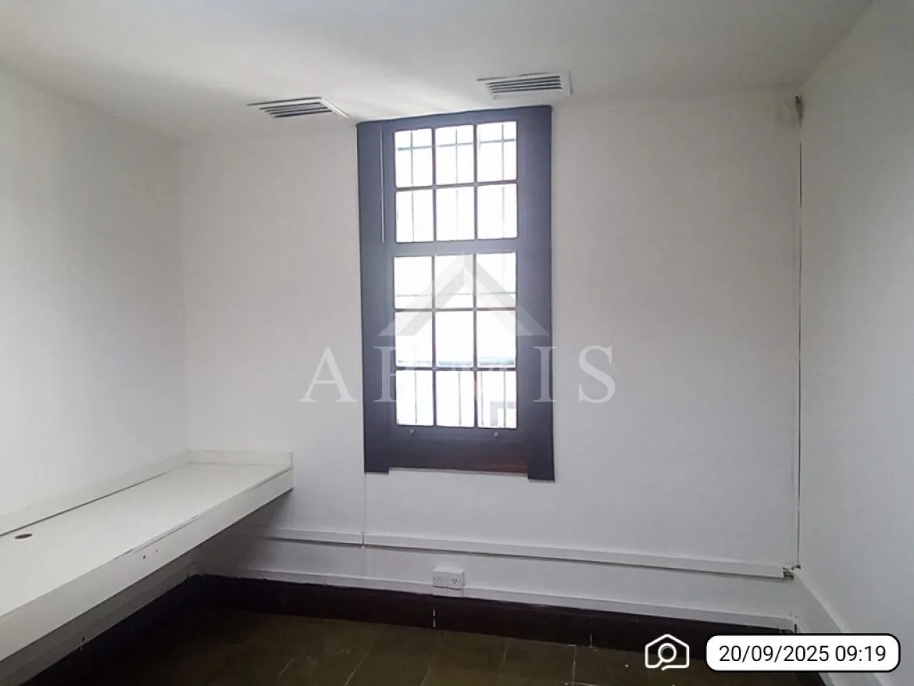 House with 1 bedroom and 5 bathrooms, 1313 m² — photo 3