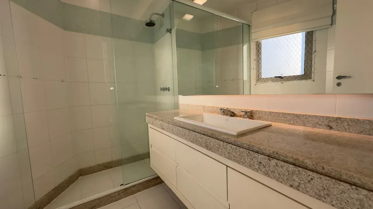 4-bedroom apartment with 5 bathrooms and open-plan gas kitchen — photo 15