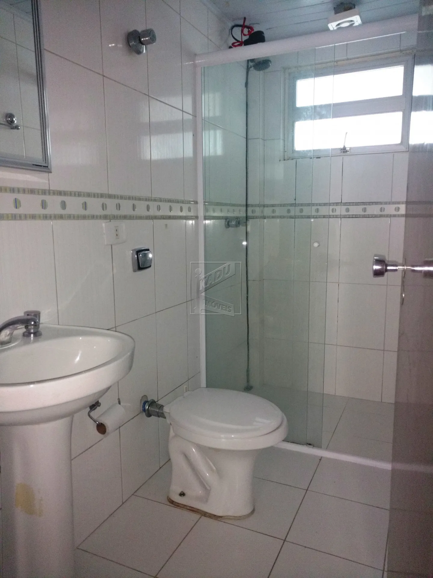 3-bedroom apartment with wood or laminate floors in Curitiba — photo 7