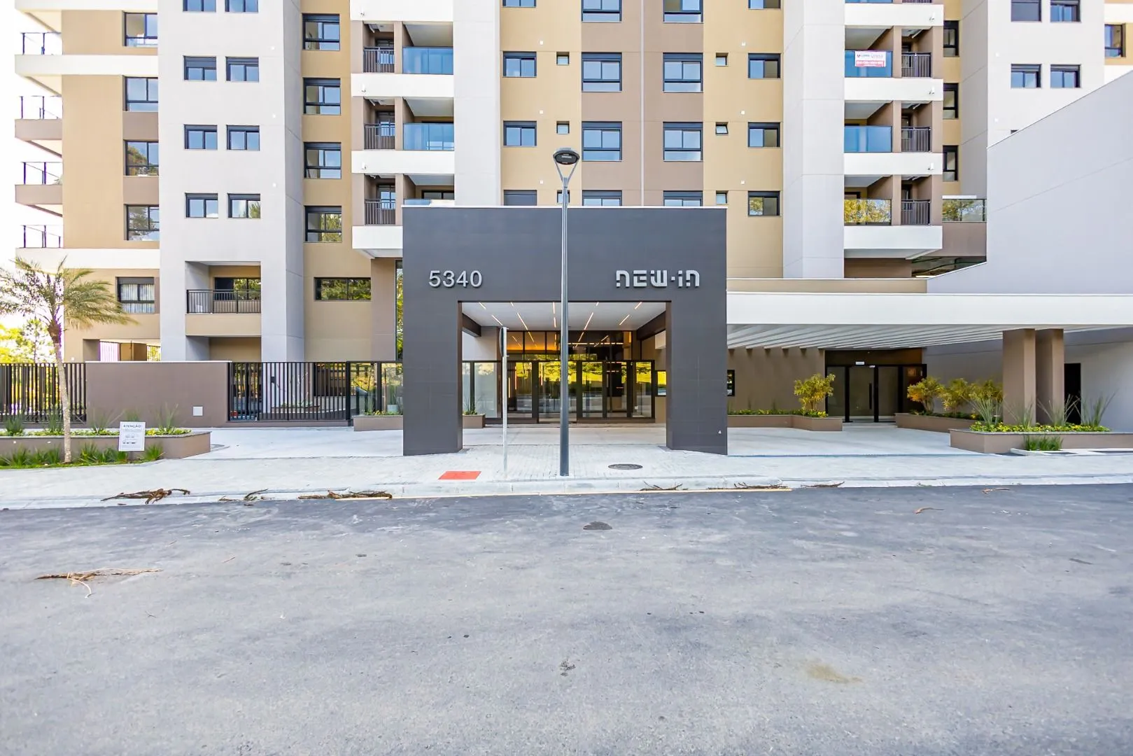 Furnished apartment, 78 m², with a glass-enclosed balcony — photo 109