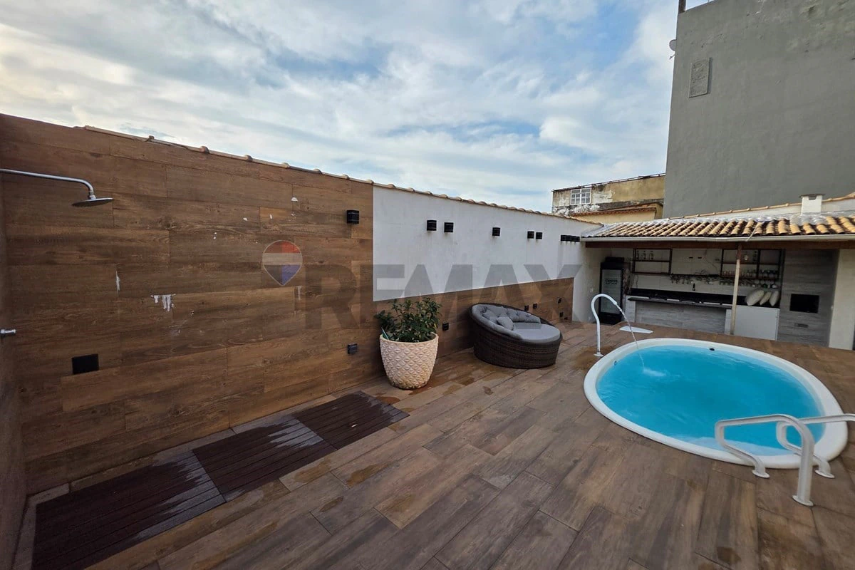 Balcony with a grill in a 3-bedroom house, 139 m² — photo 19