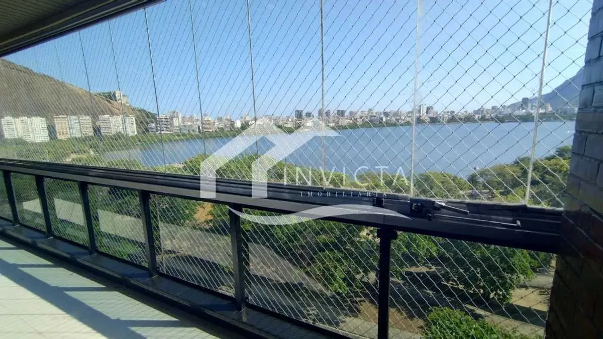 Residential apartment with 3 bedrooms and enclosed balcony — photo 9