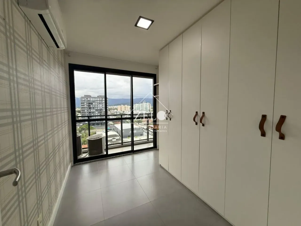 2-bedroom apartment with open-plan gas kitchen — photo 4