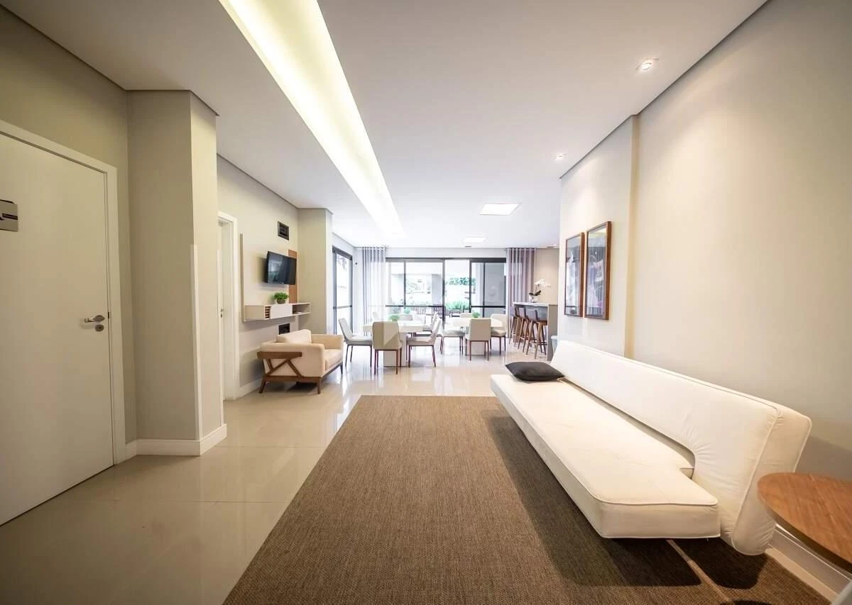Furnished apartment, 150 m², with a glass-enclosed balcony — photo 32