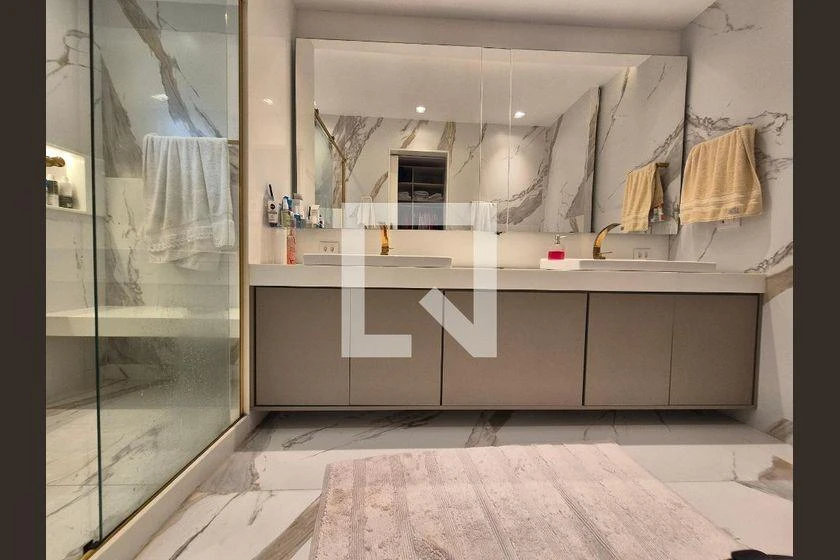 Home office in a 4-bedroom house, 373 m² — photo 26