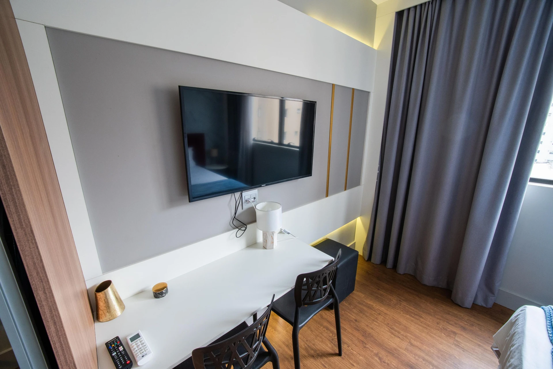 Furnished studio with 1 bedroom and 1 bathroom — photo 10