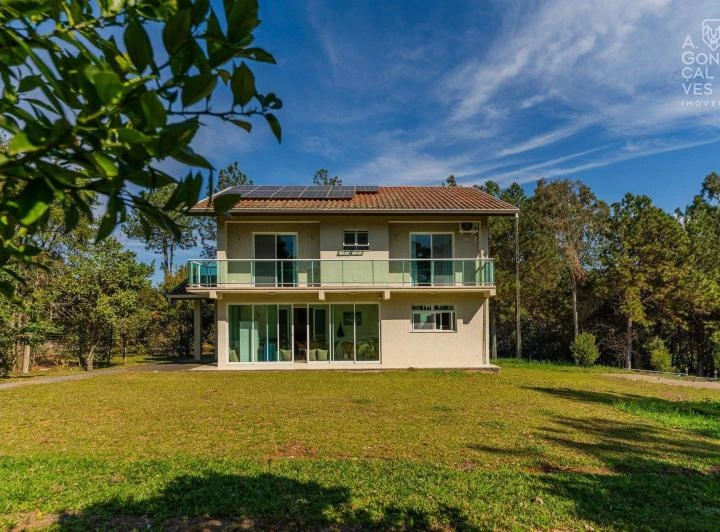 4-bedroom house with 1 en-suite and 800 m², 4 parking