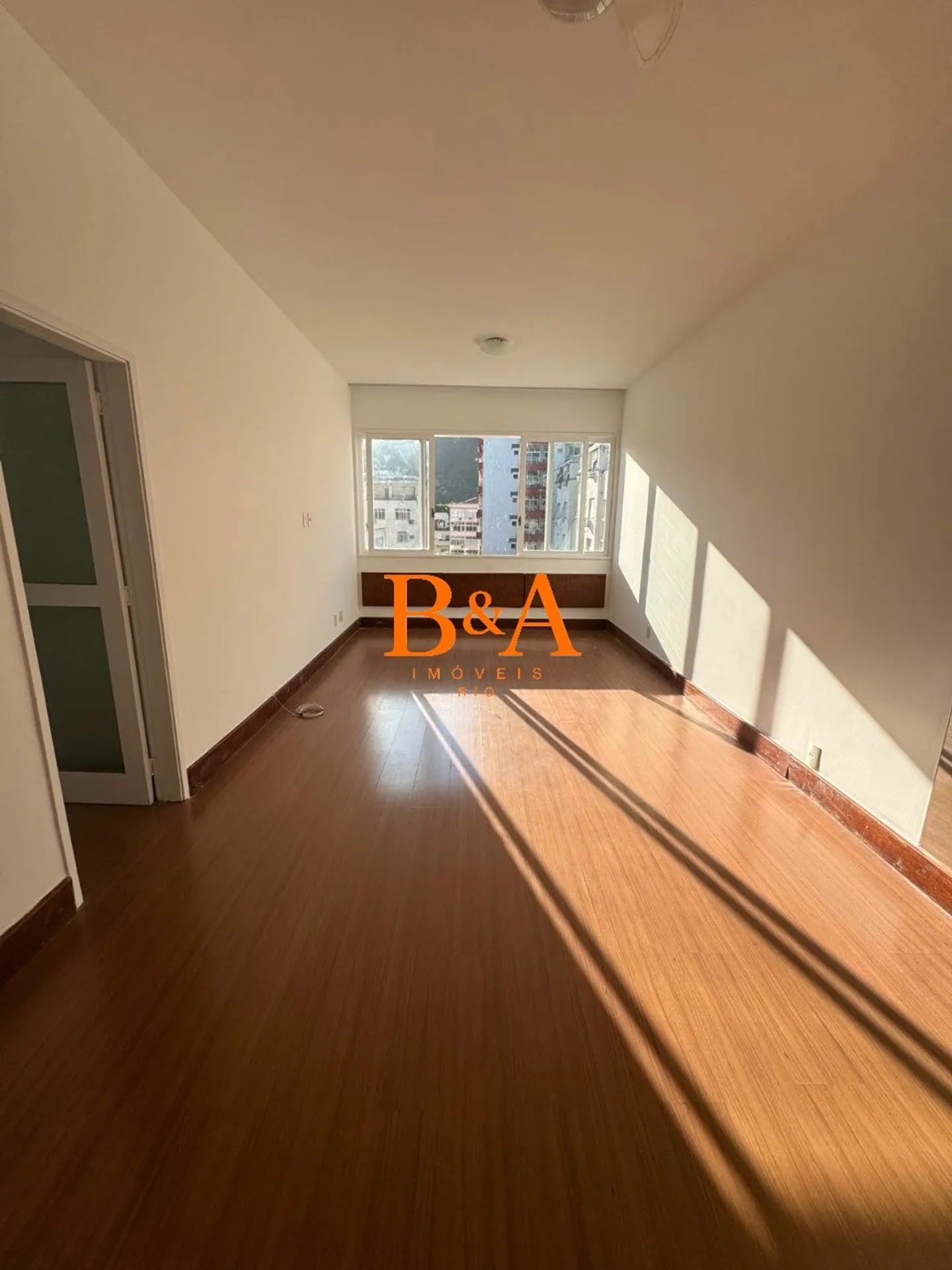 Apartment, 120 m², with wood or laminate floors — photo 13